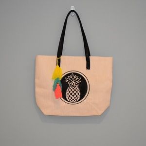 Cute tote bag with pineapple print